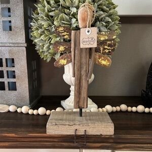 😇 NWT Mud Pie Rustic Wooden Angel with Gold Accents Stocking Holder